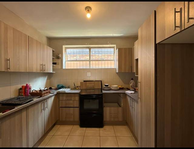 2 BEDROOM APARTMENT FOR SALE IN FLORIDA LAKE